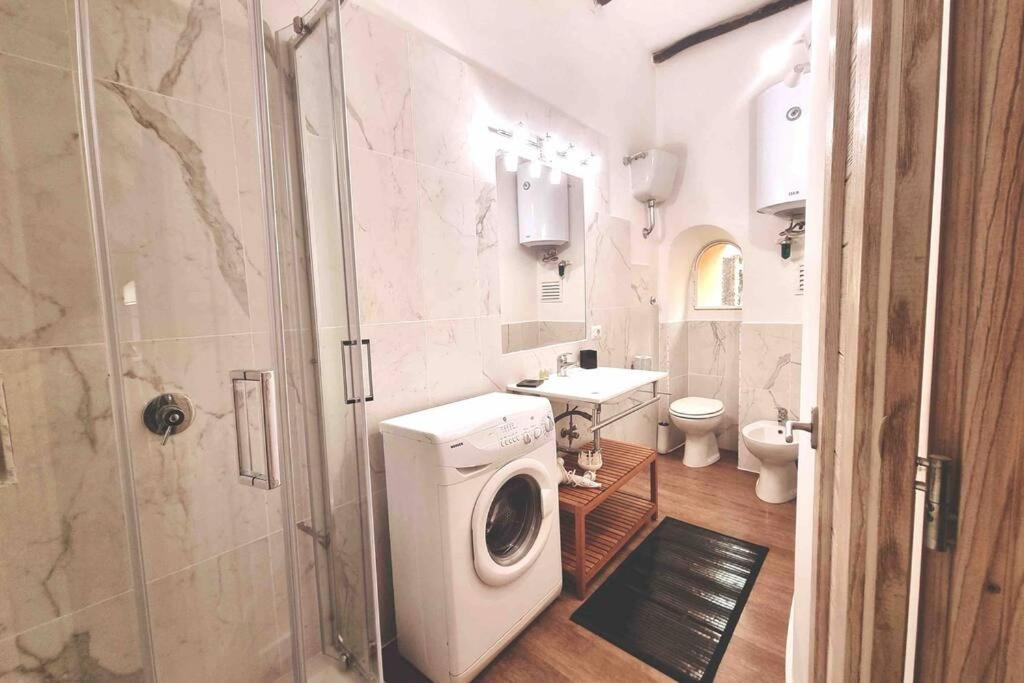 Myrentalinn - - Trastevere Arch * Roma