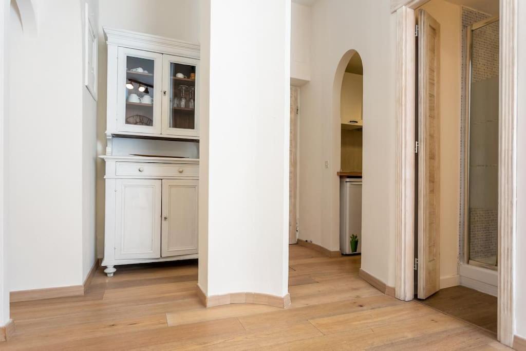 Myrentalinn - - Trastevere Arch Roma